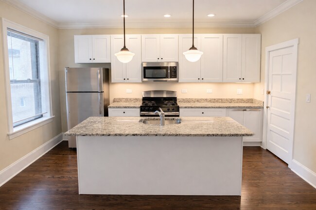 Photo - 1360 E 52nd St