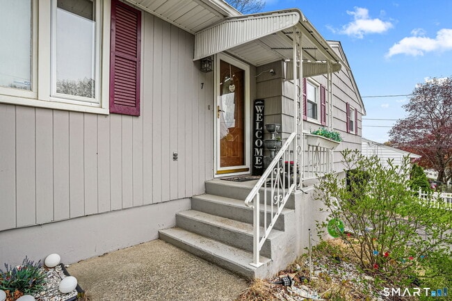 Photo - 7 Newport Dr