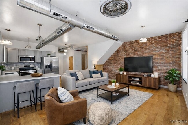 Photo - 110 Genesee St