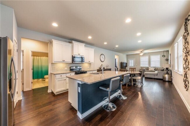 Photo - 138 Silktassel Way