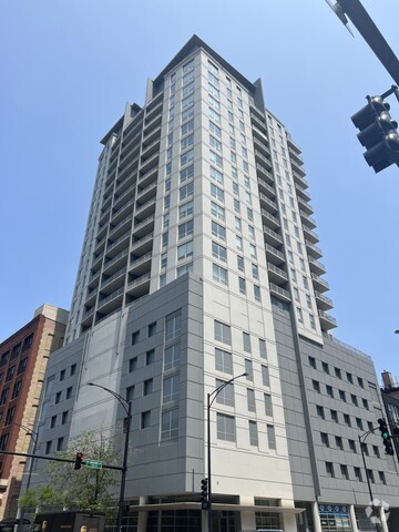 Building Photo - 330 W GRAND Ave Unit 1203 Rental