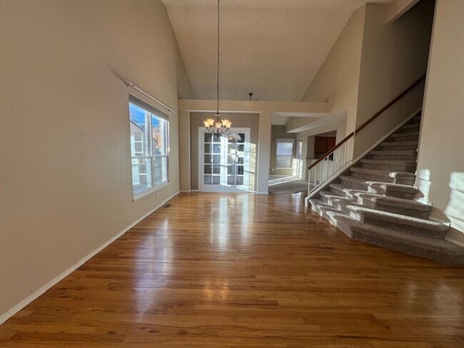 Photo - ELEGANT 5BD in WOODLAND HILLS - Security Deposit Waiver Available