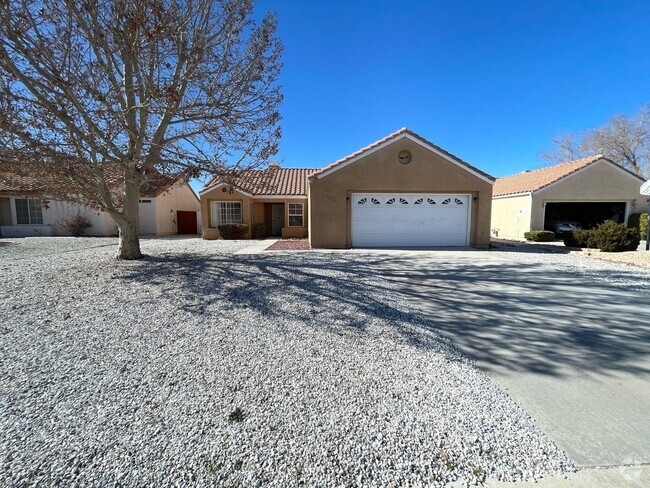 Building Photo - 3 BEDROOM HOME CLOSE TO MOJAVE RD. WEST OF...