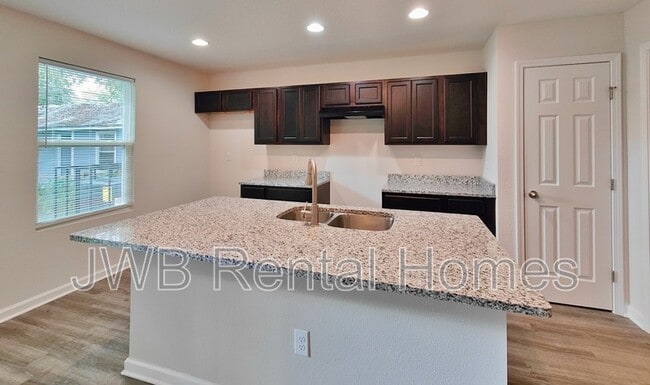 Photo - 452 Malcross Ave