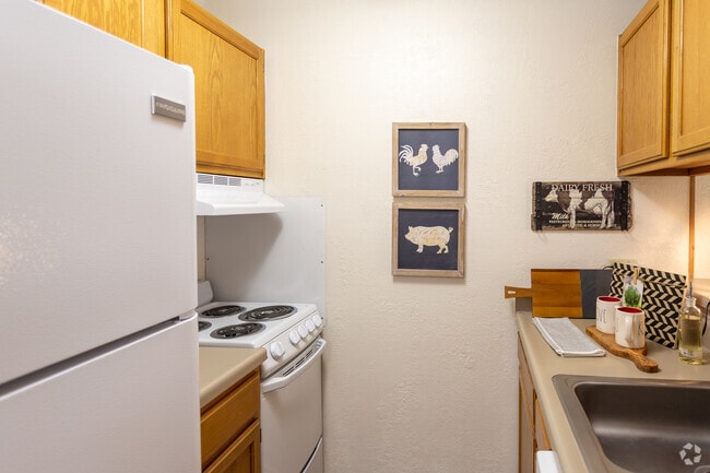 1BR, 1BA - 650 SF