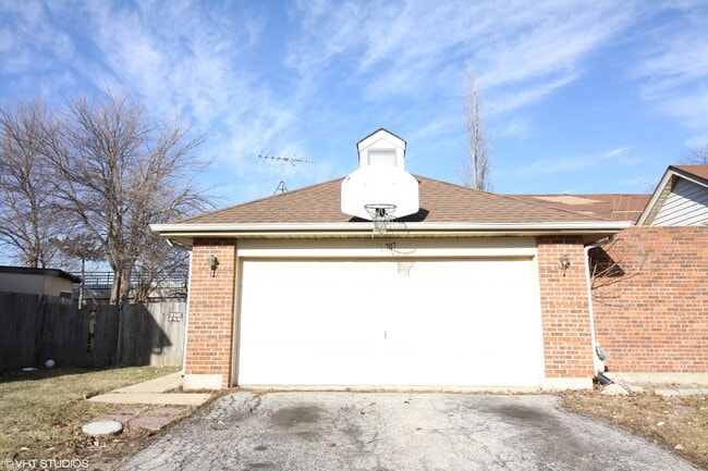 Building Photo - 707 Clearwood Ct Unit 707