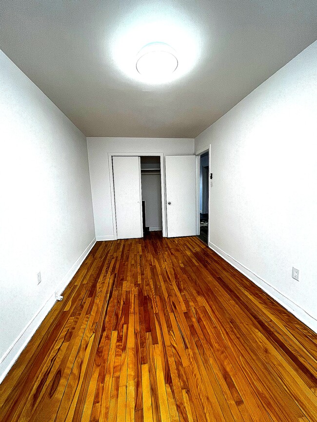 Photo - 7489 Av De Châteaubriand Unit 2