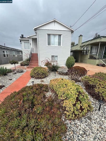 Photo - 674 Maud Ave