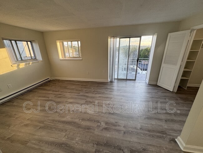 Photo - 106 Broad St