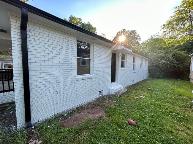 Building Photo - 305 Orange St