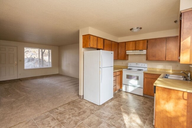 Photo - 2050 NW Deschutes Pl Unit #3