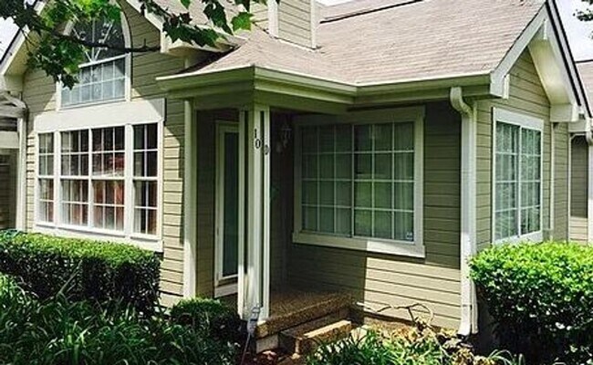 Building Photo - 2 Bedroom Condo in Beautiful Location