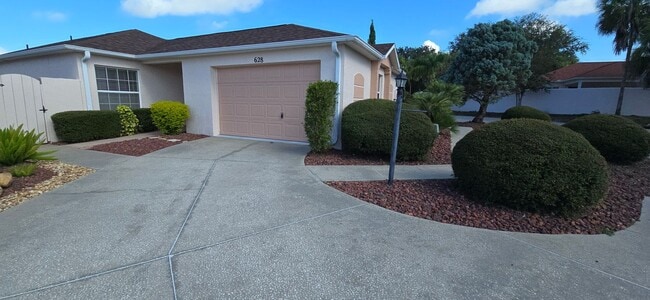 Building Photo - Prime Location – Just Minutes from Lake Su... Rental