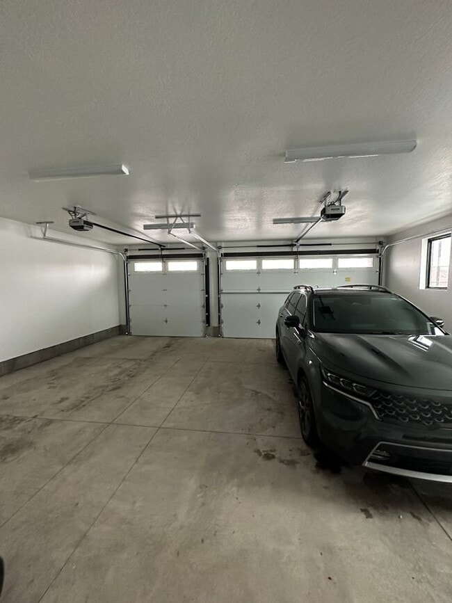 three car garage - 10153 N Redwood Dr