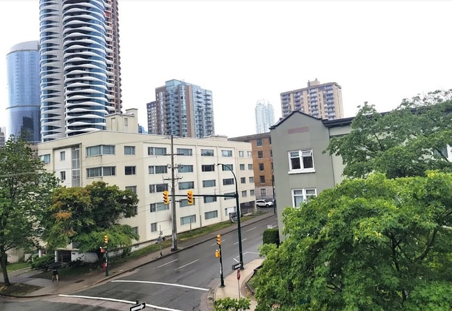 Photo - 921 Thurlow St Unit 402