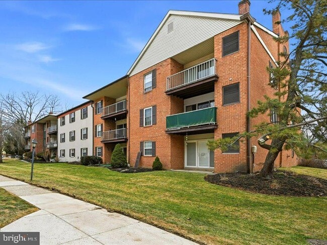 Building Photo - 421 Drummers Ln Unit 421