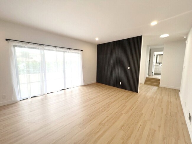 Photo - 4 bed 2.5 Plus bonus room in Redondo Beach. Unit A