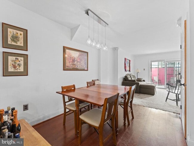 Photo - 1422 Montrose St