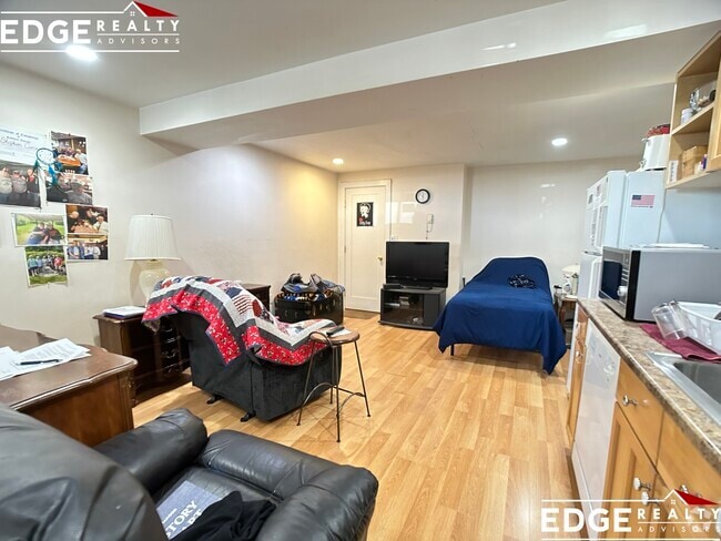 Building Photo - 43 May St Unit 2 Rental