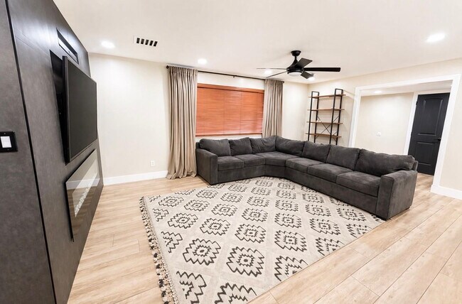Photo - 1237 E Riviera Dr