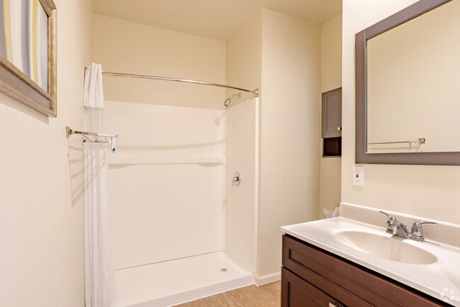 St Charles Executive Suite Studio - 500SF - Bathroom