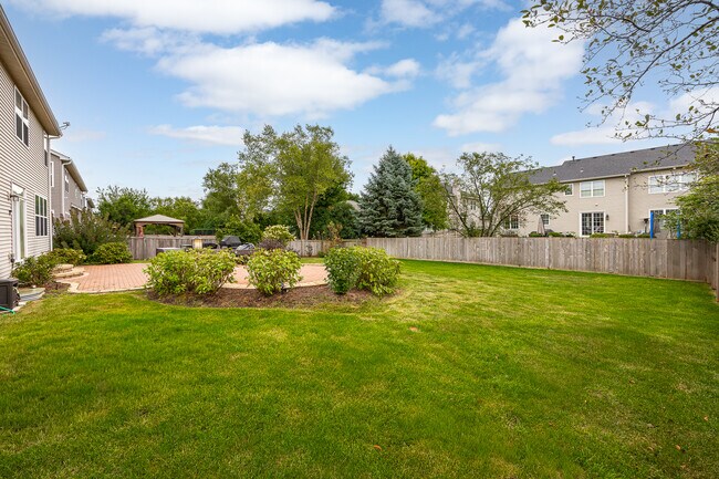 718 Versailles Pkwy