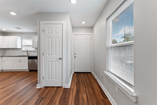 Photo - 8617 Clarington St