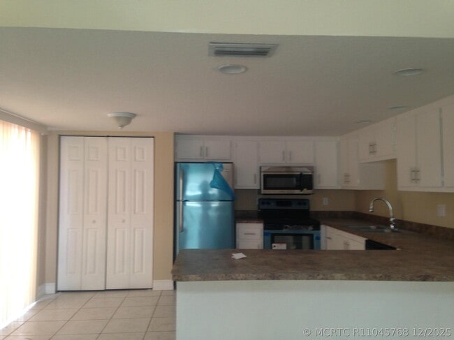 13940 Folkestone Cir