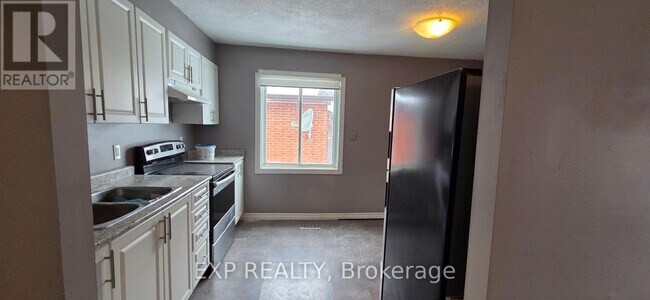 Photo - 54 Wyandotte St Unit 2