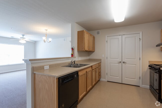 2BR, 2BA - 950 SF