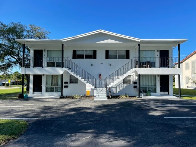 Building Photo - 199 SW 15th St Unit 3