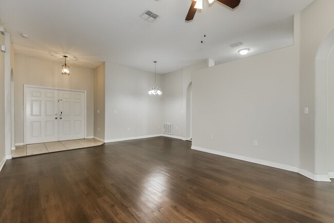 Photo - 2419 Hamlet Cir