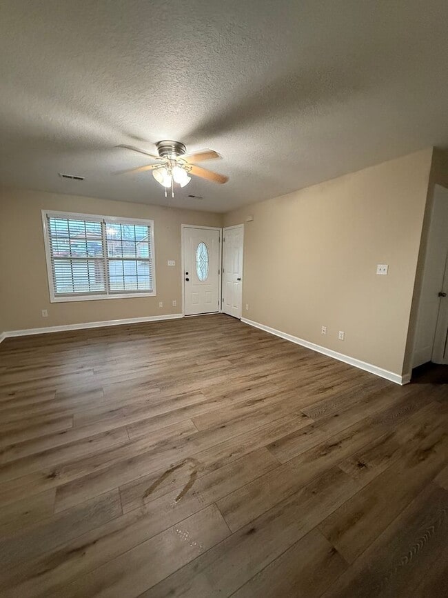 Photo - Great Home in Convenient Halls Location