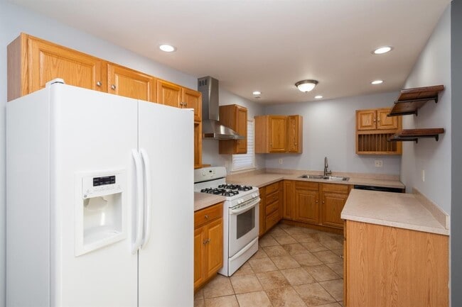 Photo - 3 bedroom / 1 bathroom Home for rent in Hobart