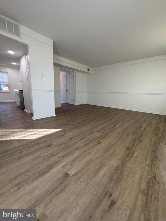 Photo - 2070 Mayflower Dr