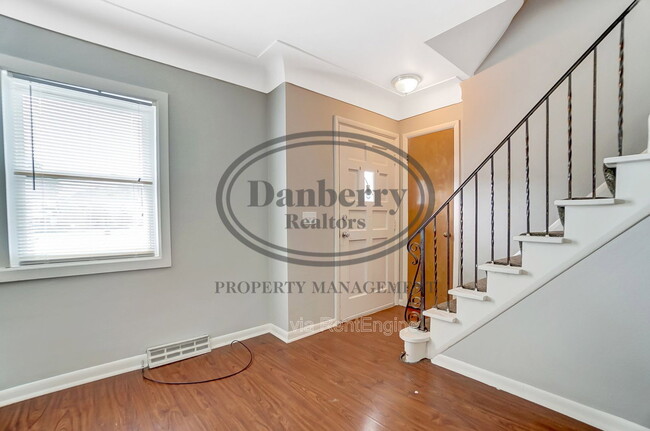 Photo - 1115 Secor Rd
