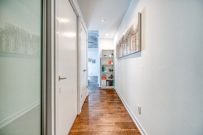 Photo - 650 King St W Unité 405