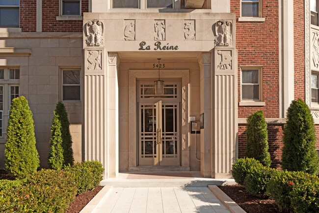 La Reine Apartments