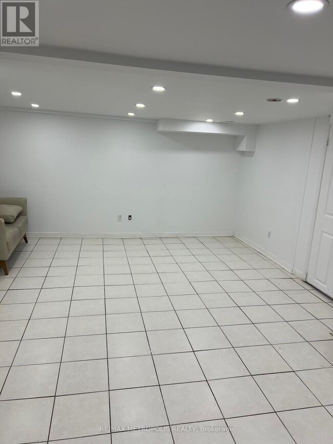 Photo - 3244 Lawrence Ave E