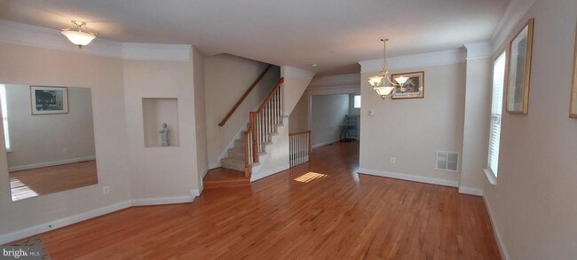 Building Photo - 11808 Regents Park Dr