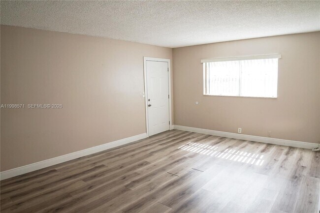 Photo - 4280 Woodside Dr Unit 12