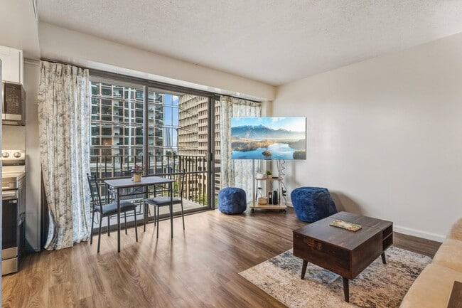 Photo - Downtown Honolulu Condo - AC . W/D . Full Kitchen