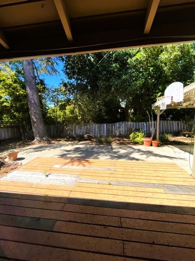 Photo - 634 Stanford Dr