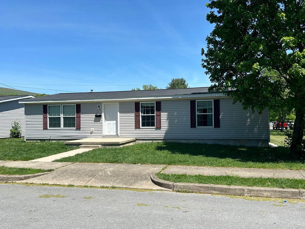 Photo - 231 E Walnut St