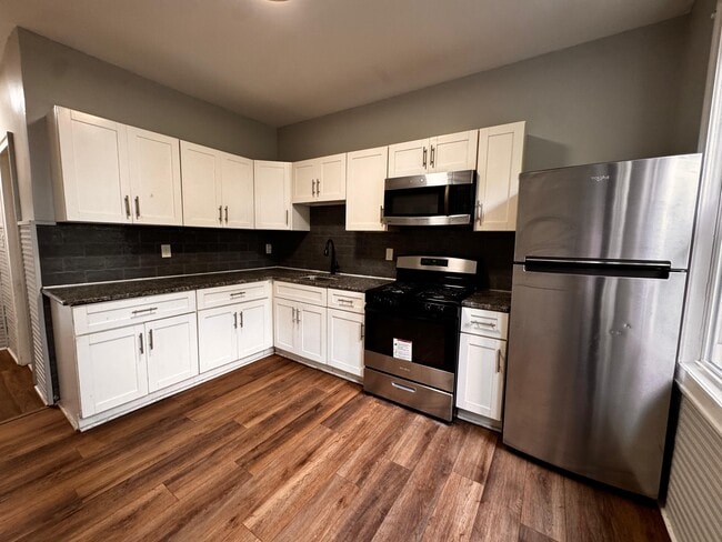 Building Photo - 84 Winfield Ave Unit 1