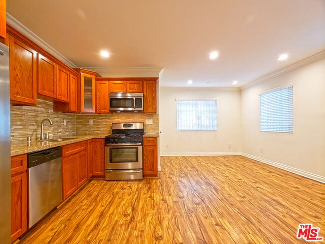 Photo - 1144 S Mariposa Ave