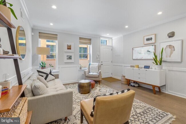 Photo - 2136 Pemberton St