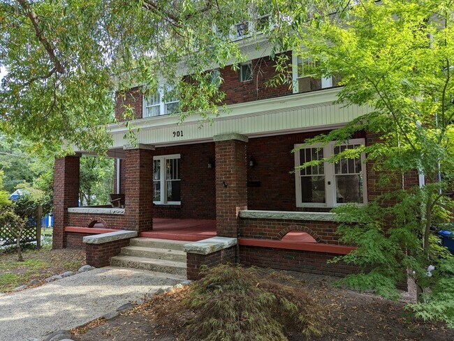 Photo - 901 W Markham Ave House