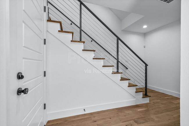 Photo - 410 Avenue L