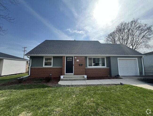 Building Photo - W158N9026 Charles Dr Rental